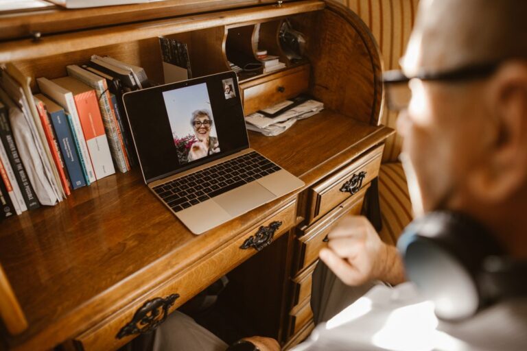 Chat senior : âge, besoins et conseils pour bien accompagner votre compagnon âgé